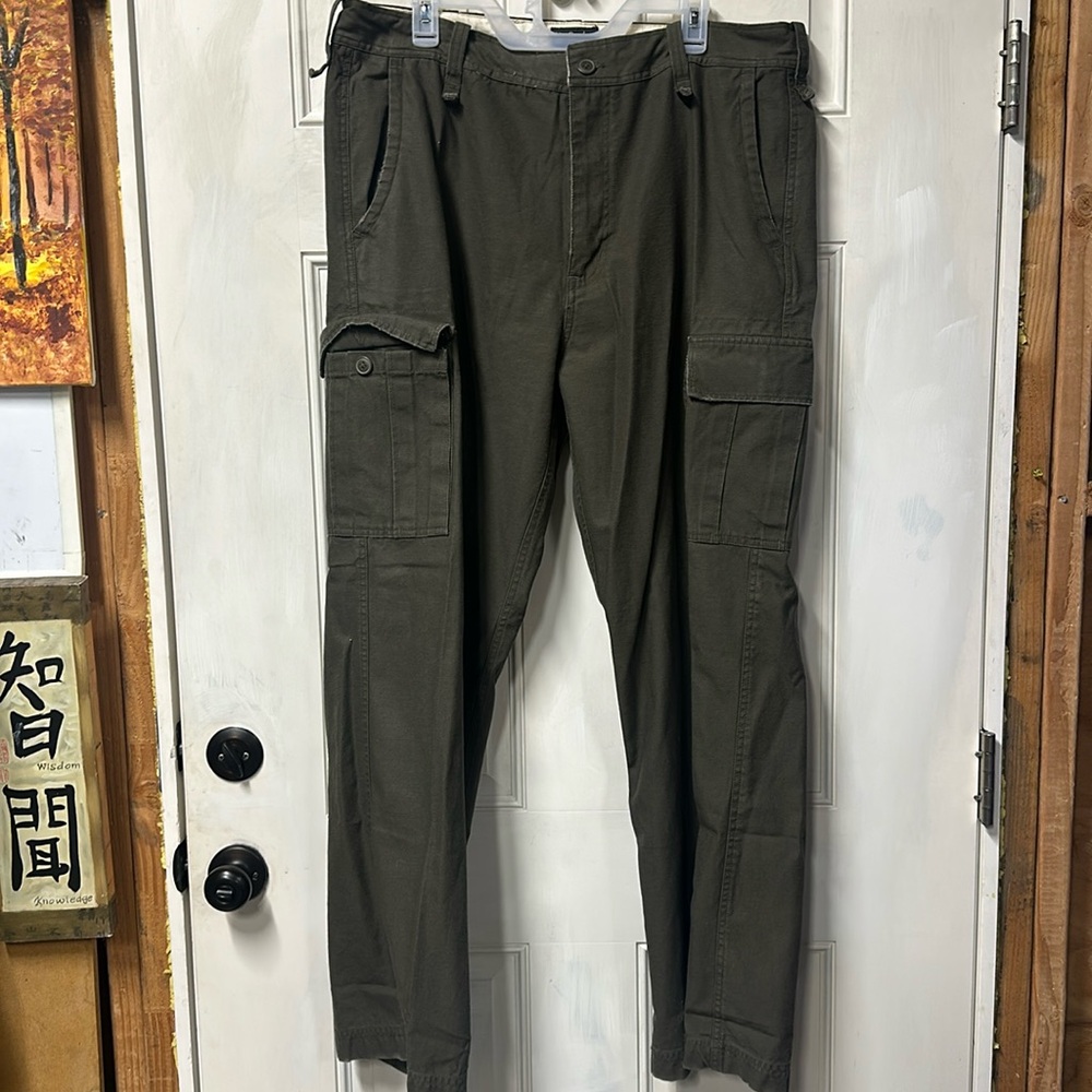 Men’s 38 x 32 cargo pants in army green